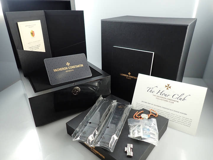 ヴァシュロンコンスタンタン オーヴァーシーズ Ref.4500V/110A-B126 シルバー文字盤 未使用 2J3TM495