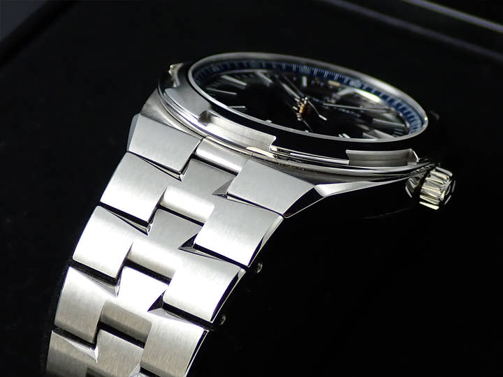 ヴァシュロンコンスタンタン オーヴァーシーズ Ref.4500V/110A-B128 ブルー文字盤 中古 Y143P5V0