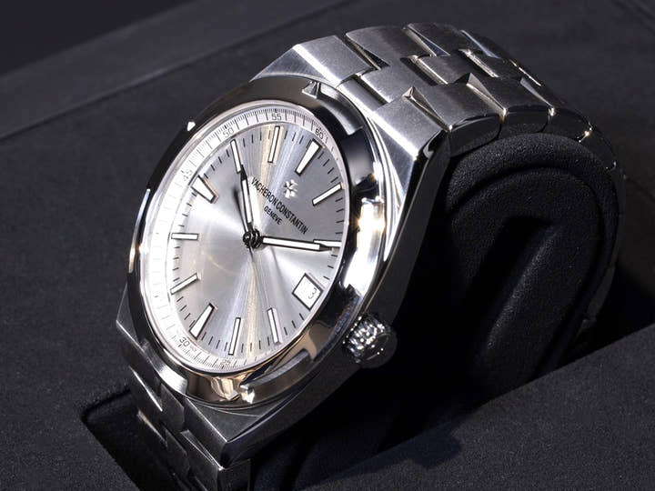 ヴァシュロンコンスタンタン オーヴァーシーズ Ref.4500V/110A-B126 シルバー文字盤 美品 1J82HY2M