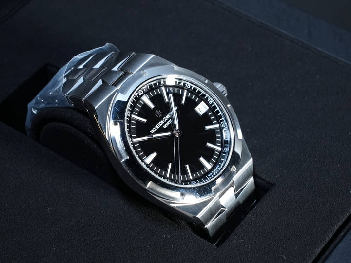 ヴァシュロンコンスタンタン オーヴァーシーズ Ref.4500V/110A-B483 ブラック文字盤 中古 4CHA7603