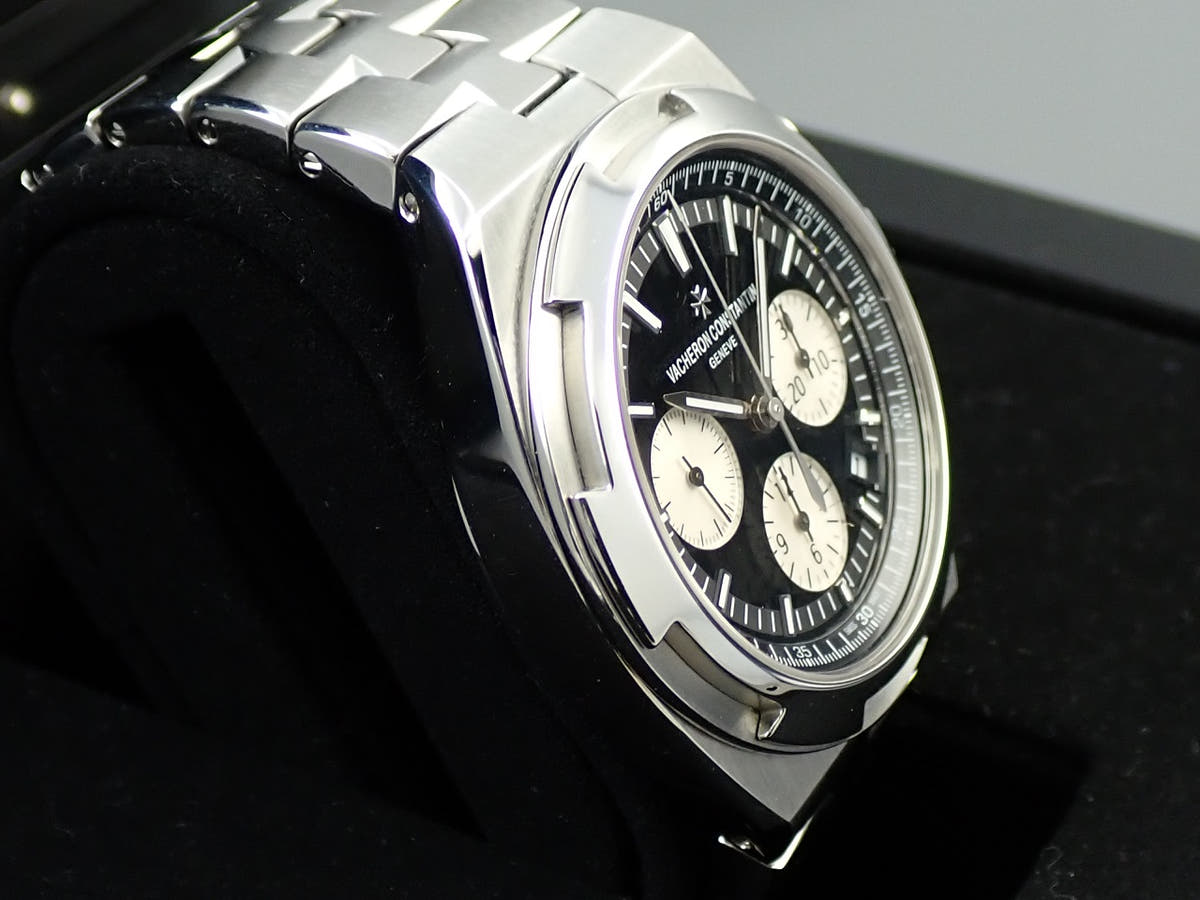 ヴァシュロンコンスタンタン オーヴァーシーズ クロノグラフ Ref.5500V/110A-B481 ブラック文字盤 中古 L9771996