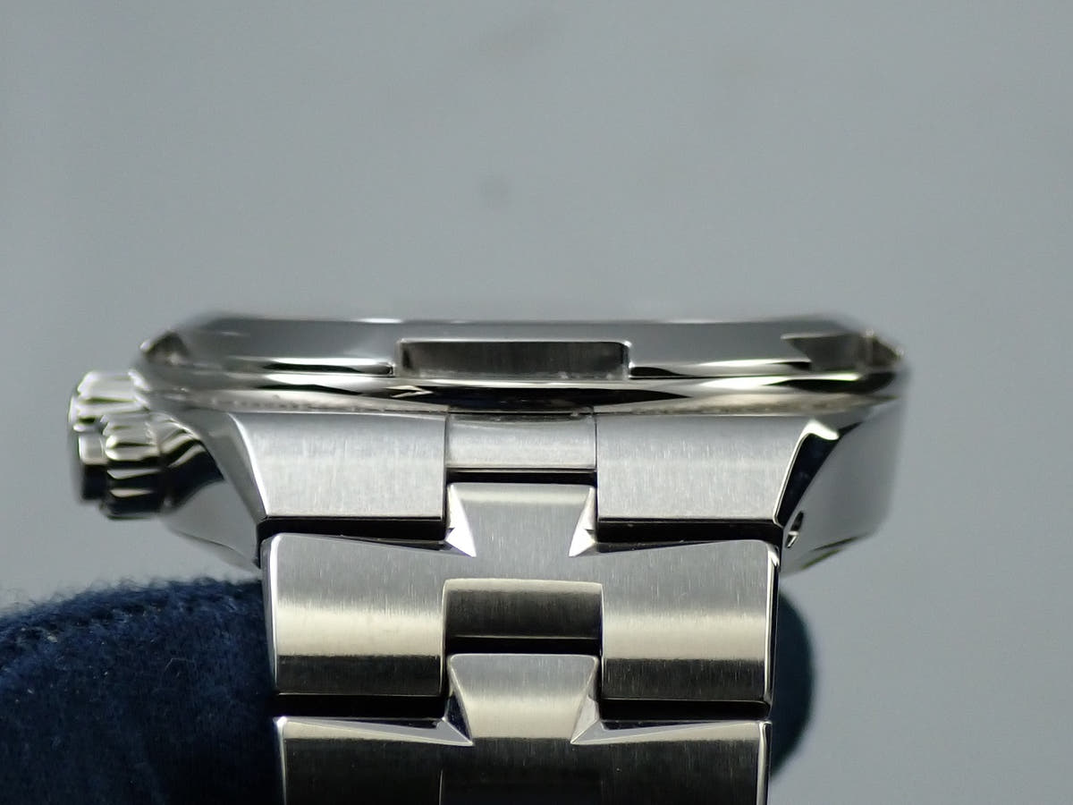 ヴァシュロンコンスタンタン オーヴァーシーズ クロノグラフ Ref.5500V/110A-B481 ブラック文字盤 中古 L9771996