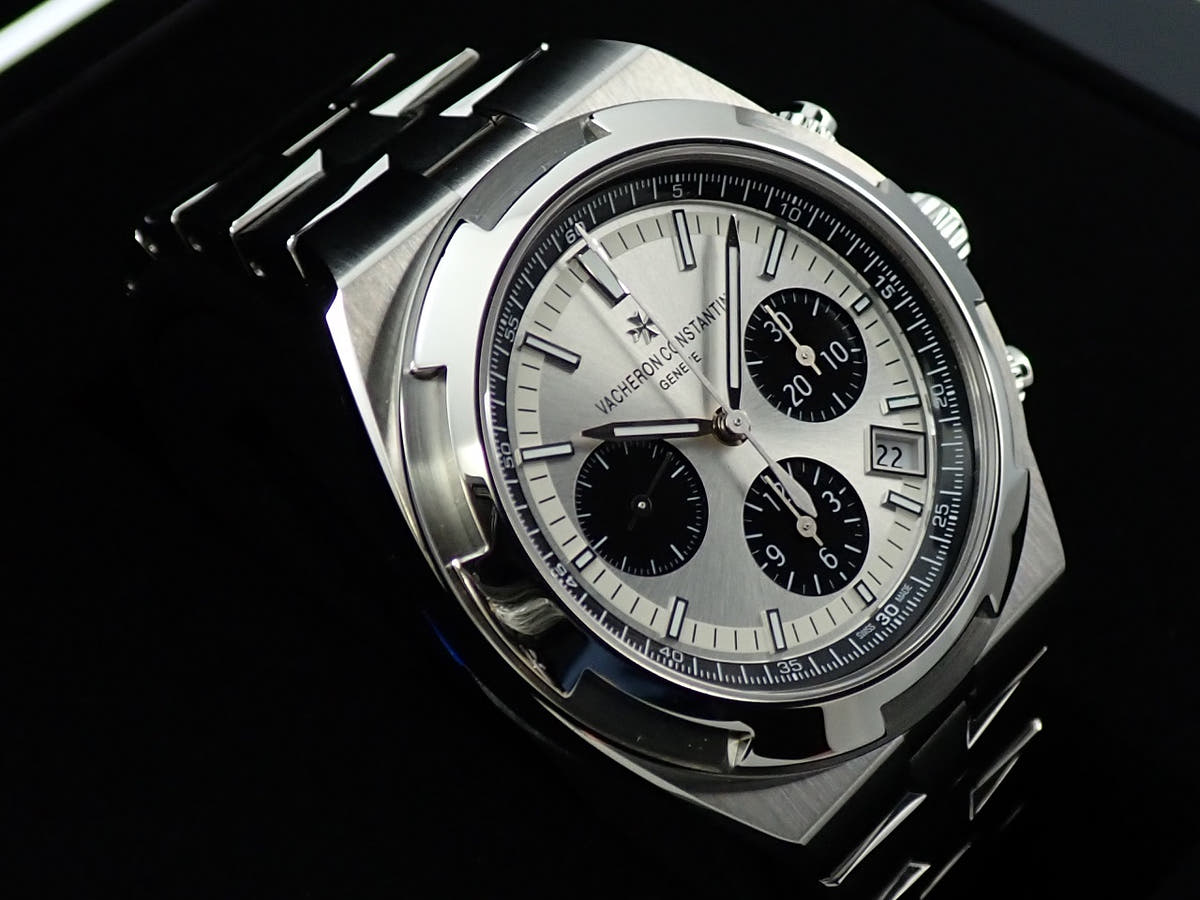 ヴァシュロンコンスタンタン オーヴァーシーズ クロノグラフ Ref.5500V/110A-B686 シルバー文字盤 未使用 1KSMXH15