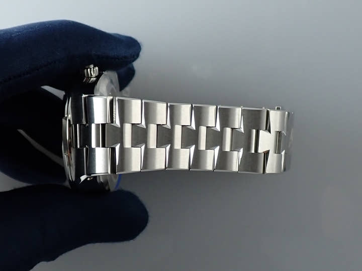 Vacheron Constantin Overseas Chronograph Ref. 5500V/110A-B686 Silver Dial Unused 1KSMXH15