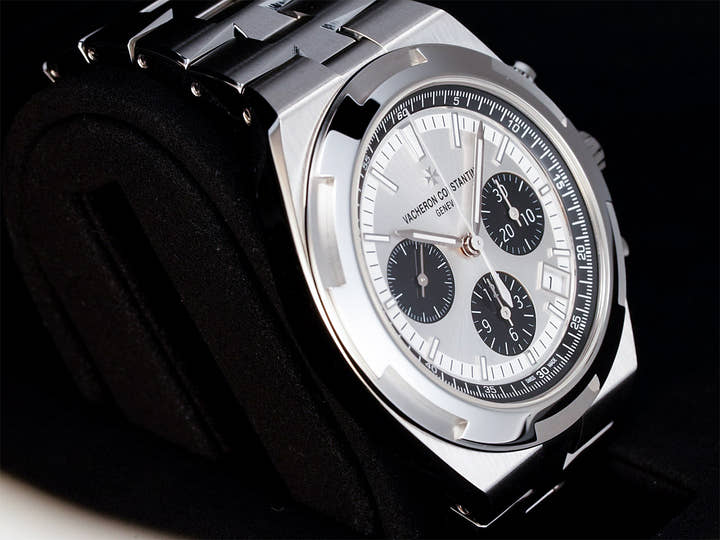 Vacheron Constantin Overseas Chronograph Ref.5520V/210A-B686 Silver Dial Unused 8F0PU535