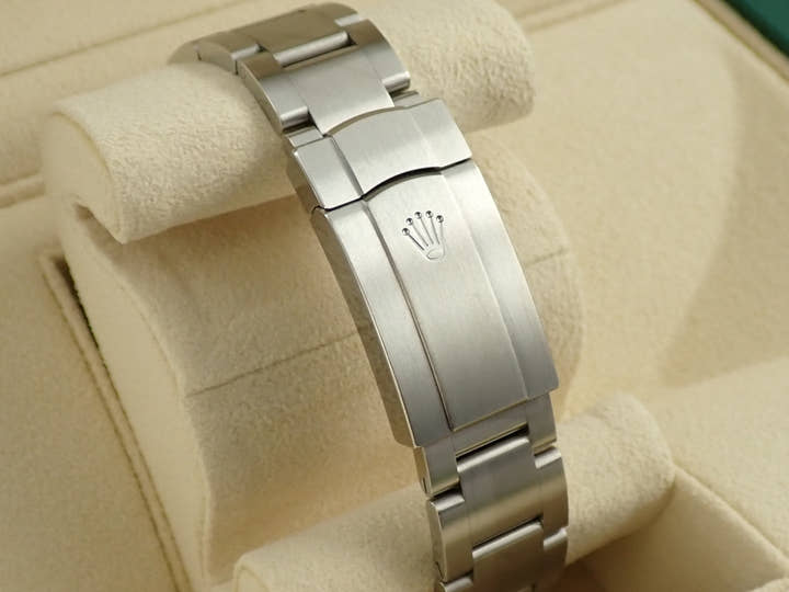 Rolex Oyster Perpetual 41 Ref. 124300 Stainless Steel Green Dial