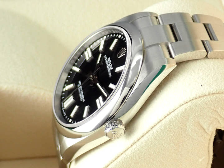 ロレックス オイスターパーペチュアル Ref.124300 ブラック文字盤 未使用 oyster-perpetual-74