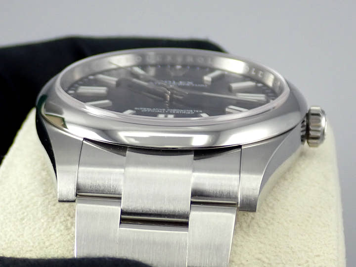 ロレックス オイスターパーペチュアル Ref.124300 ブラック文字盤 未使用 oyster-perpetual-74