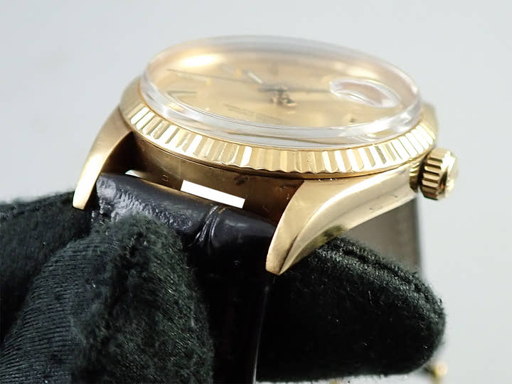 Rolex Oyster Perpetual Date Ref. 15038 Yellow Gold Champagne Dial