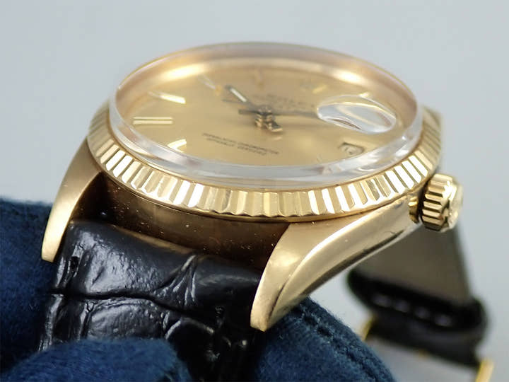 Rolex Oyster Perpetual Date Ref. 15038 Yellow Gold Champagne Dial