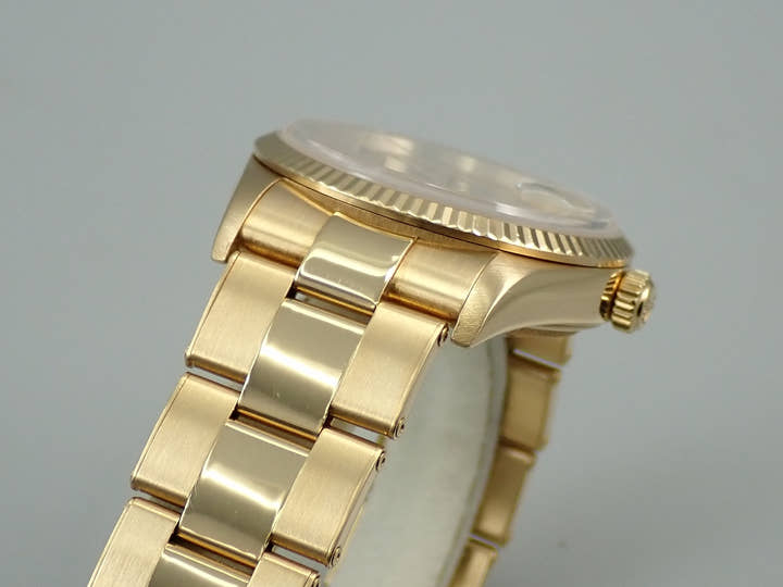 Rolex Oyster Perpetual Date Ref. 15238 Yellow Gold Champagne Dial