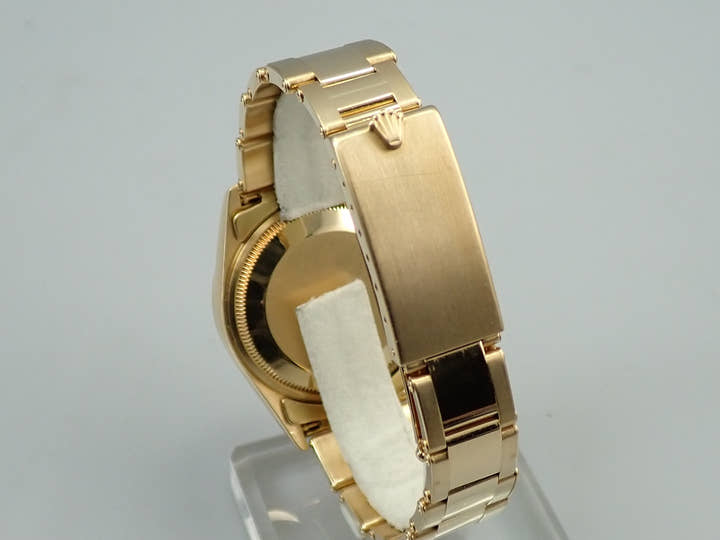Rolex Oyster Perpetual Date Ref. 15238 Yellow Gold Champagne Dial