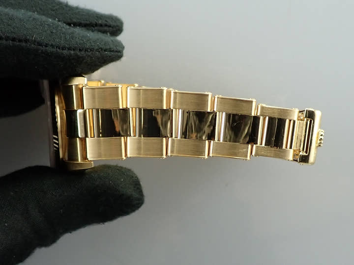 Rolex Oyster Perpetual Date Ref. 15238 Yellow Gold Champagne Dial