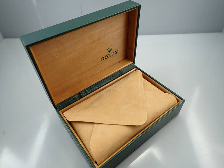 Rolex Oyster Perpetual Date Ref. 15238 Yellow Gold Champagne Dial