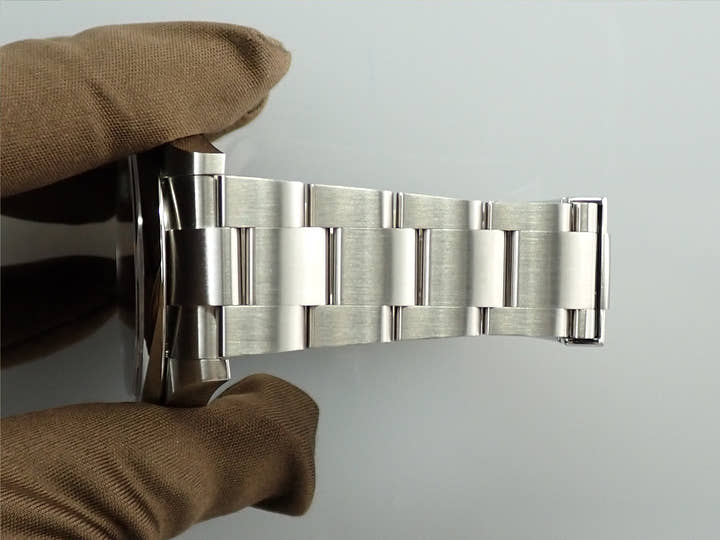 ロレックス オイスターパーペチュアル41 Ref.124300 ステンレススチール コーラルレッド文字盤