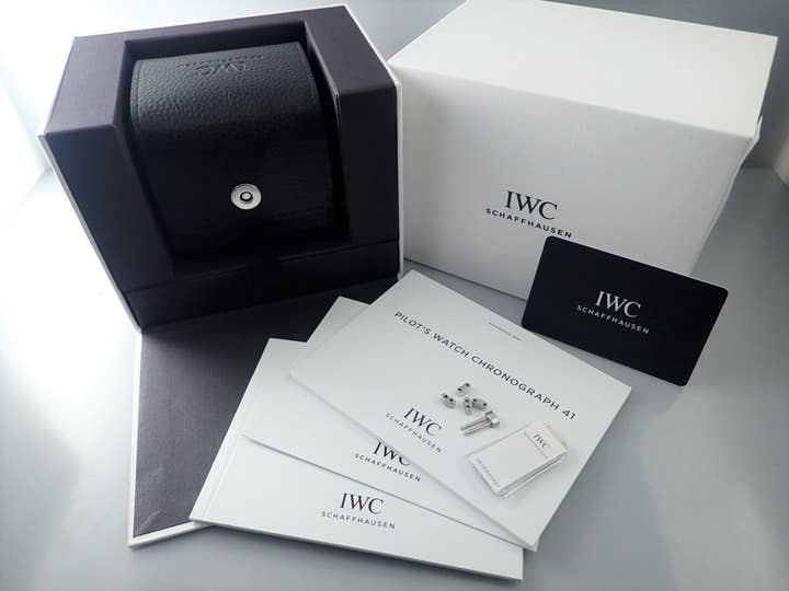 IWC Pilot's Watch Chronograph Ref.IW388104 Green Dial Very Good Condition LLUSY1P4