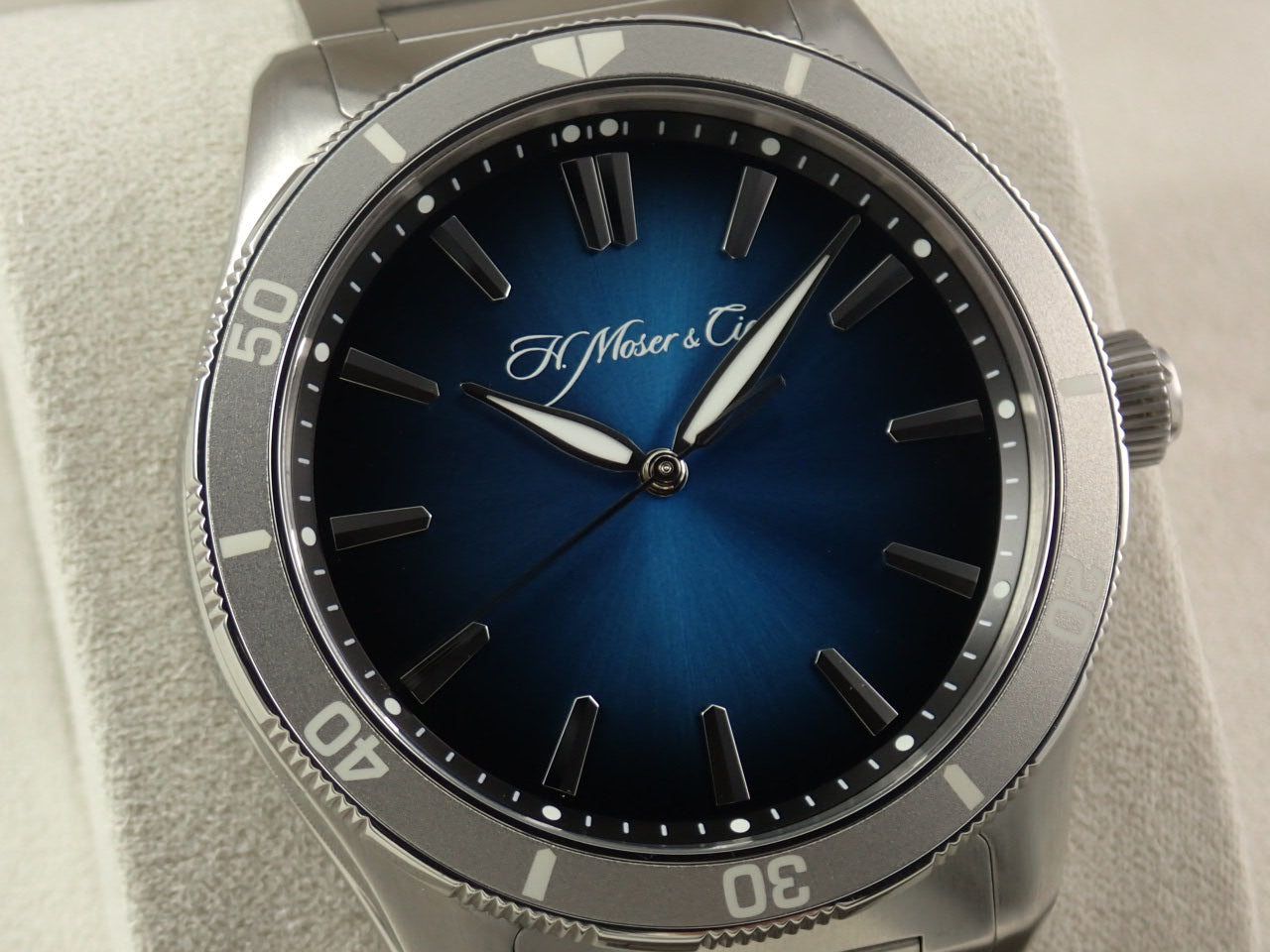 H. Moser &amp; Cie. Pioneer Centre Second &lt;Warranty, Box, etc.&gt;