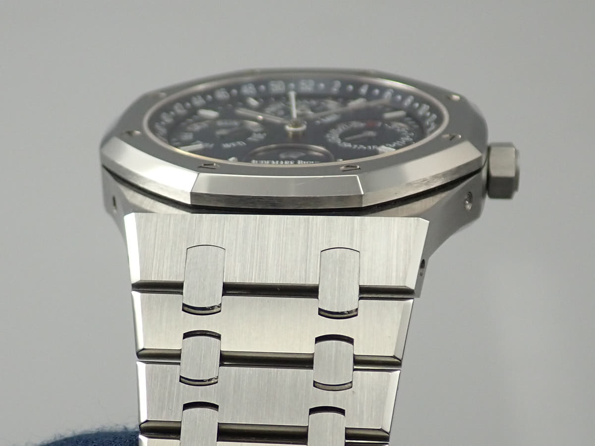 オーデマピゲ ロイヤルオーク パーペチュアルカレンダー Ref.26574ST.OO.1220ST.02 ブルー文字盤 中古 65FY9395