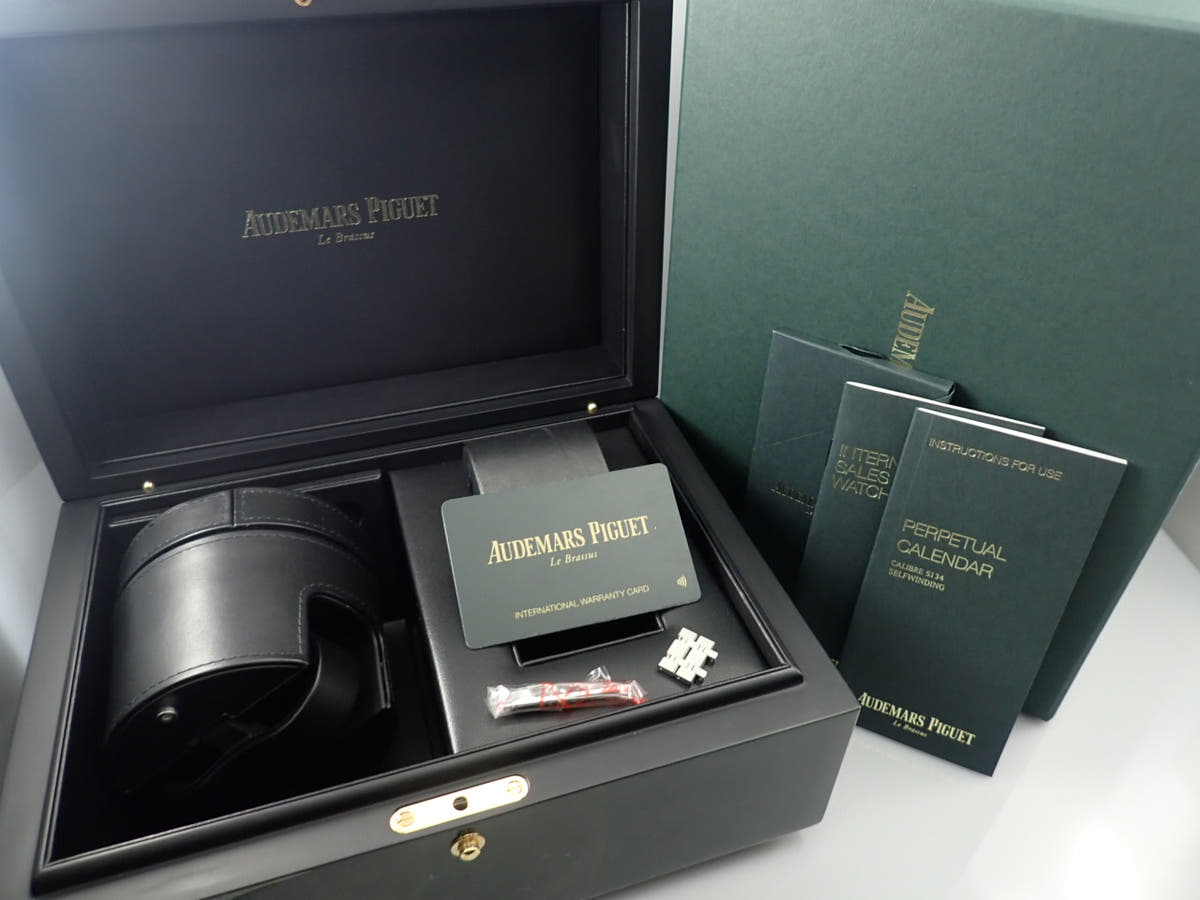 オーデマピゲ ロイヤルオーク パーペチュアルカレンダー Ref.26574ST.OO.1220ST.02 ブルー文字盤 中古 65FY9395