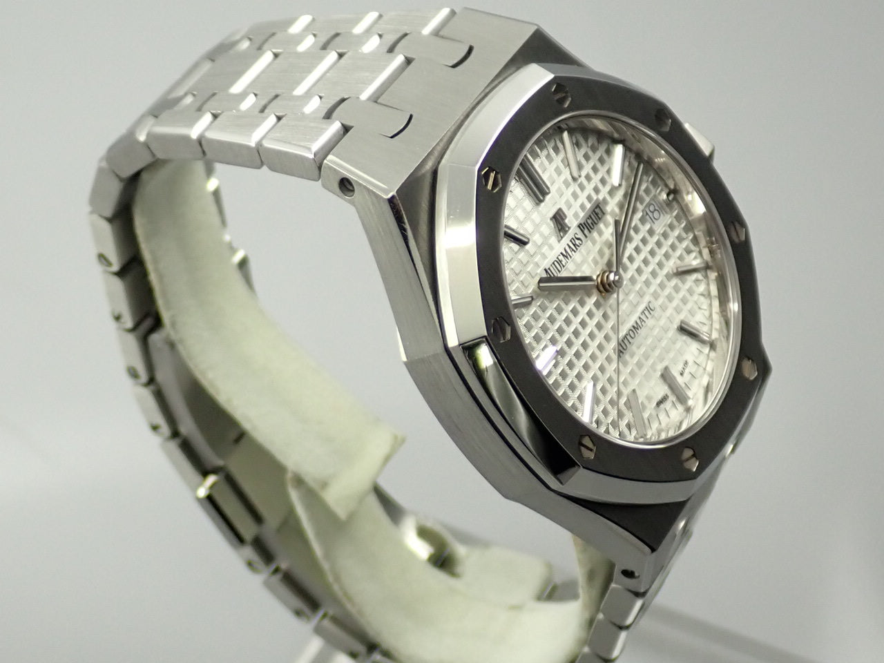 Audemars Piguet Royal Oak Silver Dial &lt;Warranty, Box, etc.&gt;