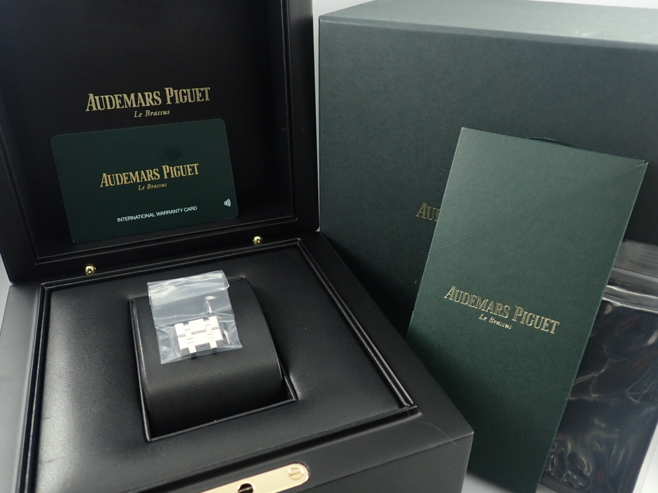 Audemars Piguet Royal Oak Silver Dial &lt;Warranty Box and Others&gt;