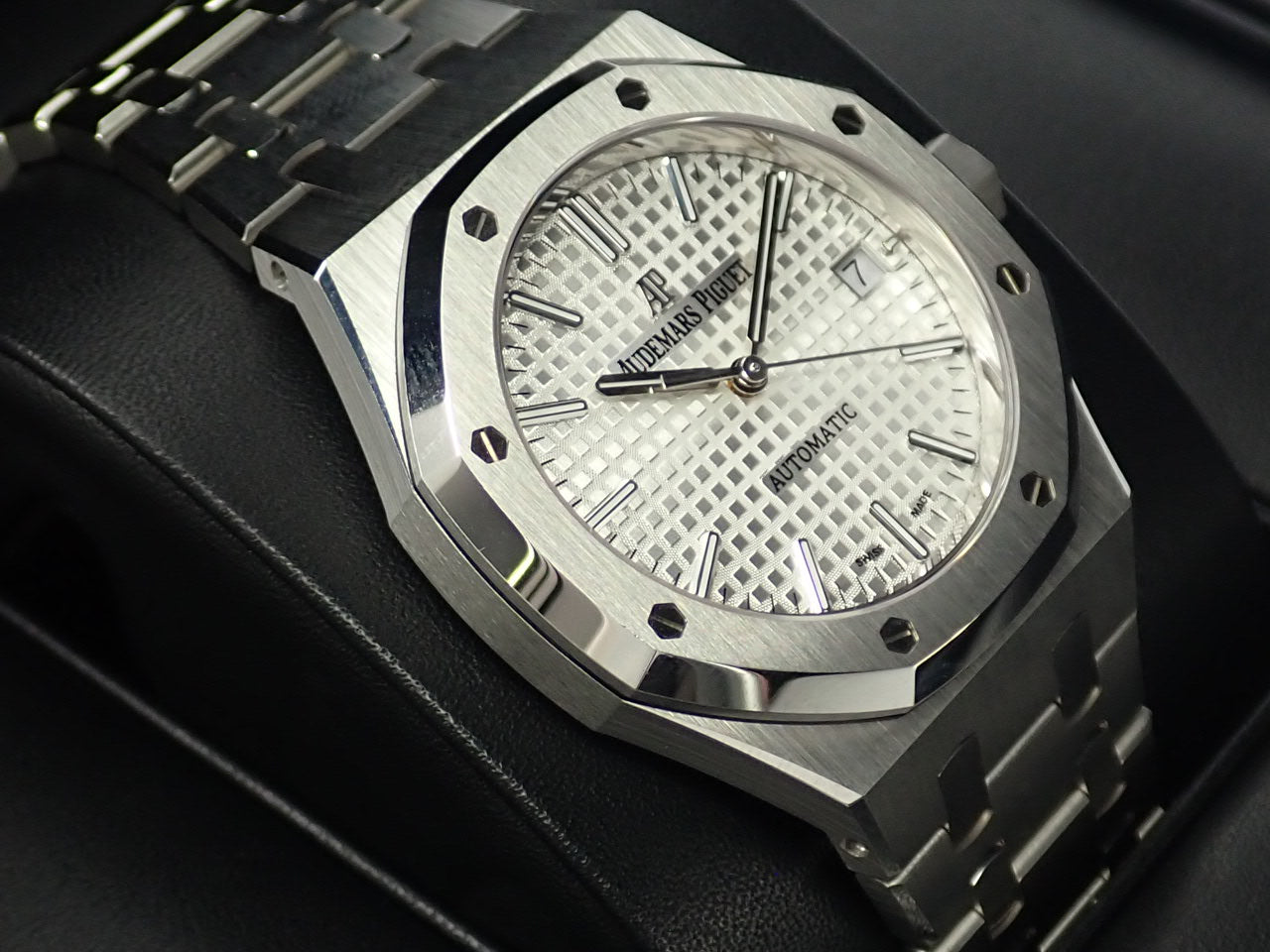 Audemars Piguet Royal Oak Silver Dial &lt;Warranty Box and Others&gt;