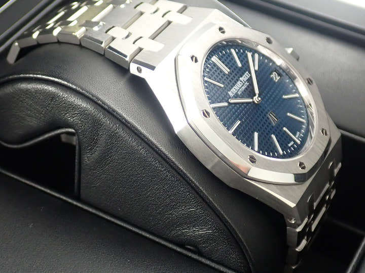 Audemars Piguet Royal Oak Extra-Thin Ref. 15202ST.OO.1240ST.01.A Stainless Steel Blue Dial