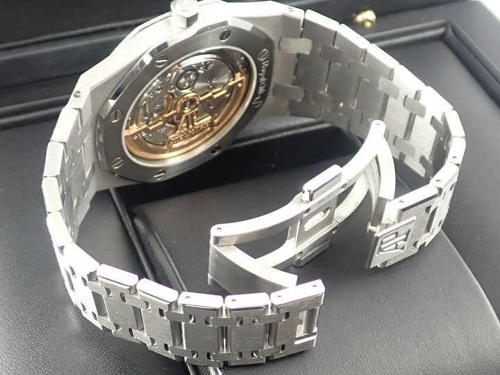 Audemars Piguet Royal Oak Extra-Thin Ref. 15202ST.OO.1240ST.01.A Stainless Steel Blue Dial