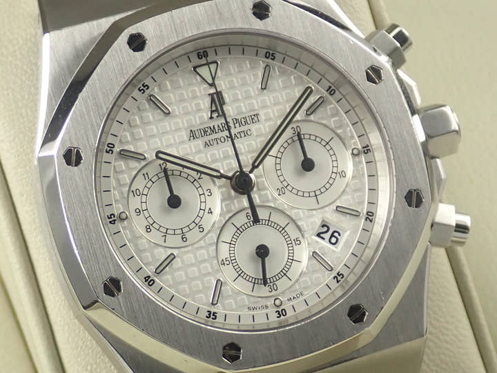 オーデマピゲ ロイヤルオーク クロノグラフ Ref.26300ST.OO.1110ST.05 ステンレススチール ホワイト文字盤