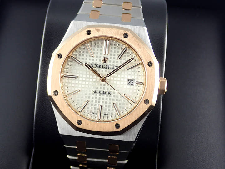 オーデマピゲ ロイヤルオーク Ref.15400SR.OO.1220SR.01 シルバー文字盤 中古 royal-oak-200