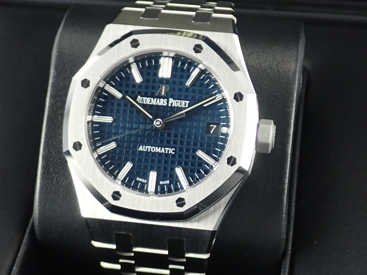 Audemars Piguet Royal Oak Blue Dial Ref.15450ST.OO.1256ST.03