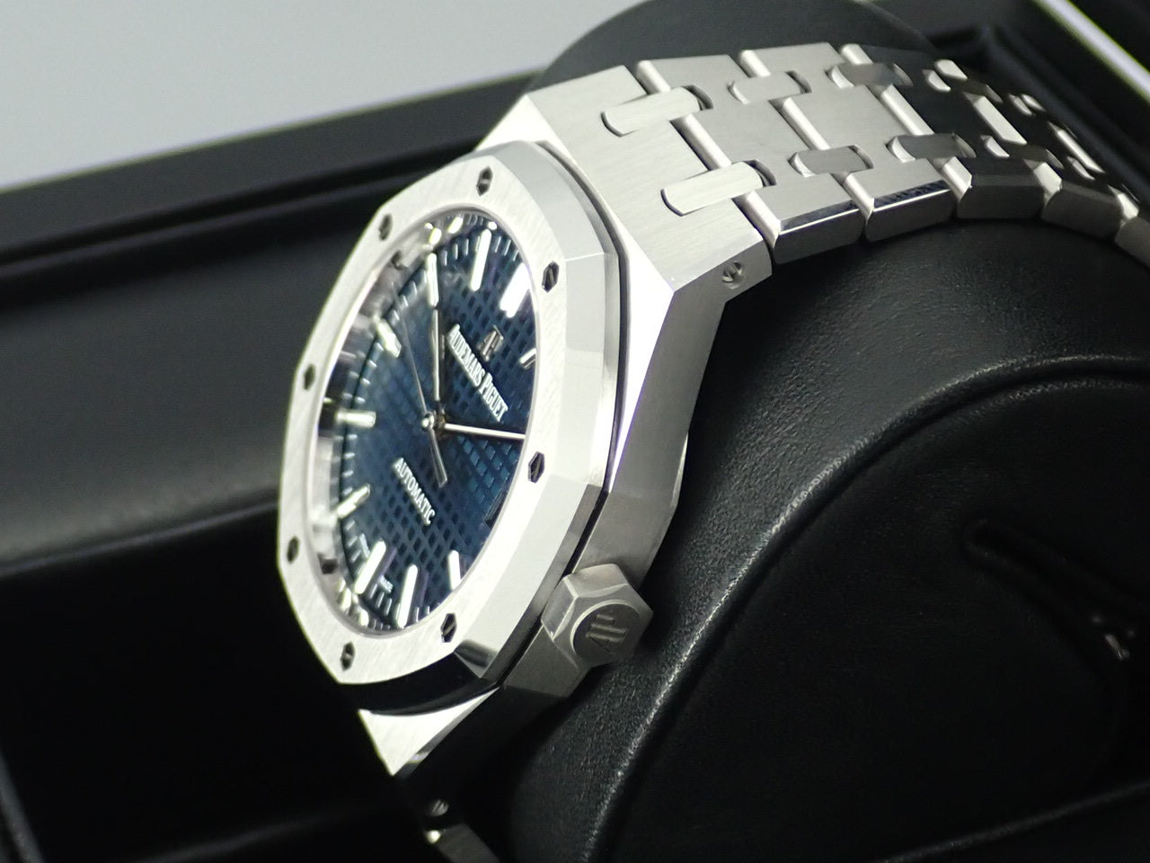 Audemars Piguet Royal Oak Blue Dial Ref.15450ST.OO.1256ST.03