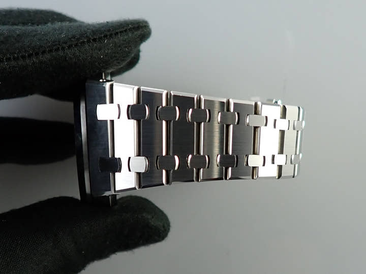 オーデマピゲ ロイヤルオーク Ref.15400ST.OO.1220ST.02 ステンレススチール シルバー文字盤