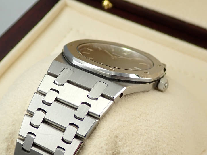 オーデマピゲ ロイヤルオーク クォーツ Ref.56175ST/O/0789ST/07 ステンレススチール ブラックグレー文字盤