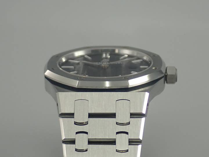 オーデマピゲ ロイヤルオーク クォーツ Ref.67650ST.OO.1261ST.01 ステンレススチール ブラック文字盤