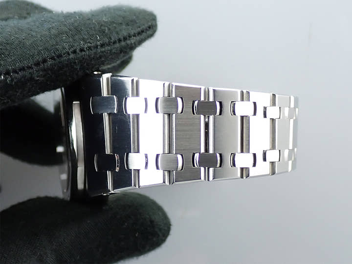 オーデマピゲ ロイヤルオーク Ref.15000ST.OO.0789ST.07 ステンレススチール ホワイト文字盤