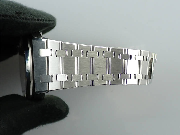 Audemars Piguet Royal Oak Day Date Moon Phase Ref. 25594ST.OO.0789ST.05 Stainless Steel White Dial