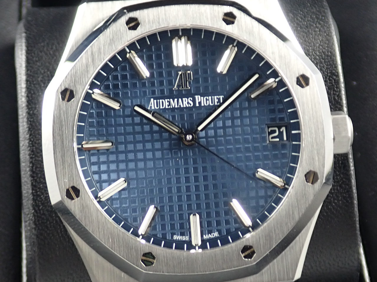 Audemars Piguet Royal Oak Automatic Blue Dial &lt;Warranty Box and Others&gt;