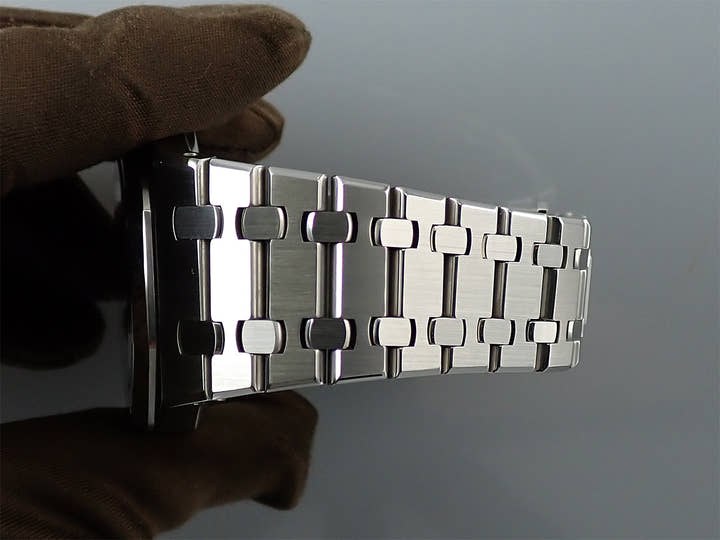 Audemars Piguet Royal Oak Ref. 15300ST.OO.1220ST.03 Stainless Steel Black Dial