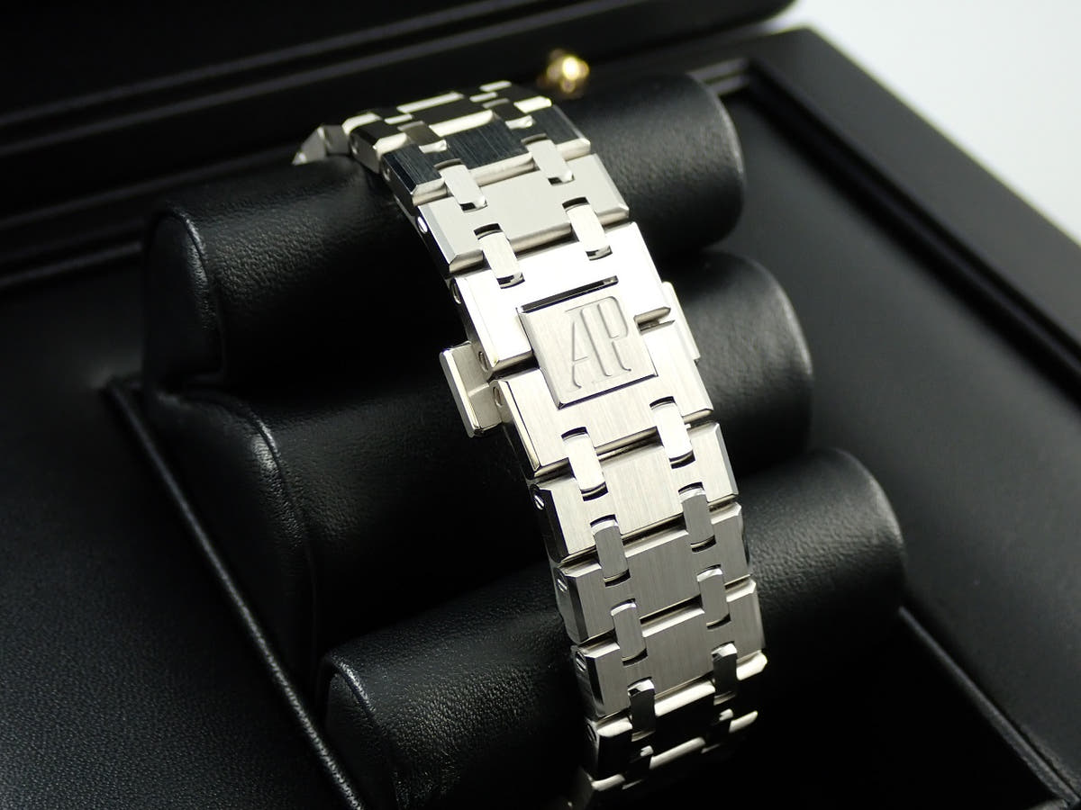 オーデマピゲ ロイヤルオーク クロノグラフ Ref.26315ST.OO.1256ST.01 シルバー文字盤 未使用 PZP427S5