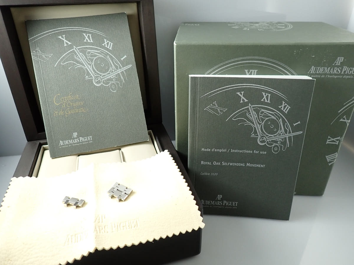 オーデマピゲ ロイヤルオーク Ref.15300ST.OO.1220ST.02 ブルー文字盤 中古 64X9PH80