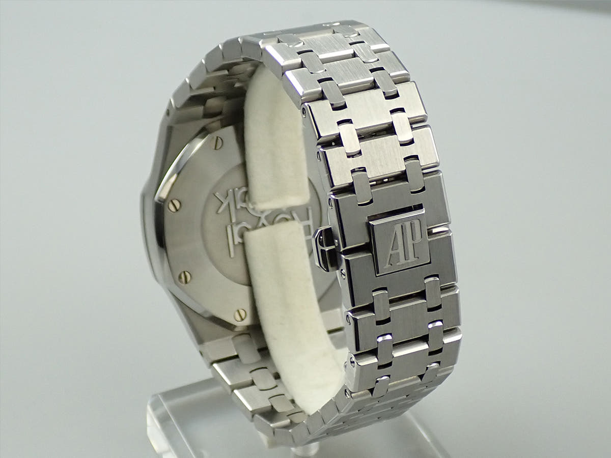 オーデマピゲ ロイヤルオーク デイデイト Ref.26330ST.OO.1220ST.01 ブラック文字盤 中古 MW454FUX