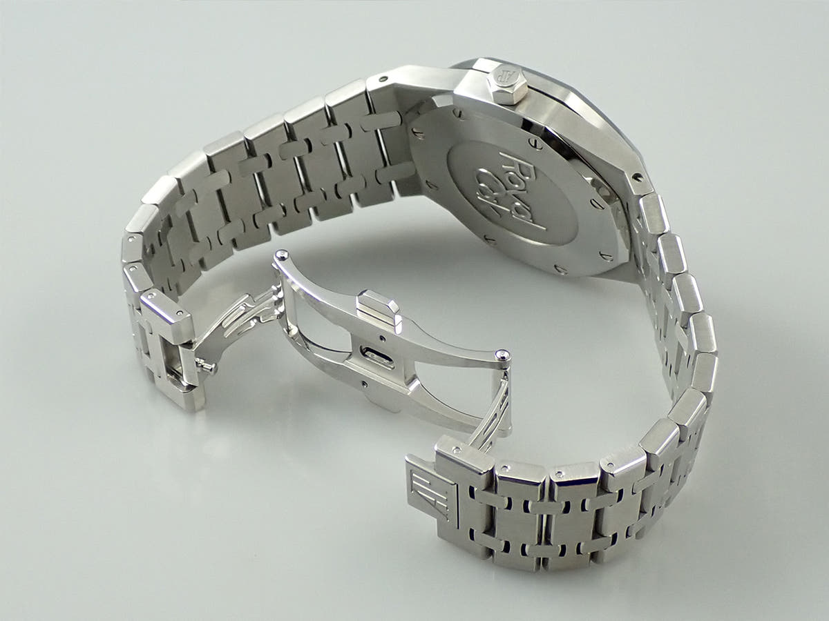 オーデマピゲ ロイヤルオーク デイデイト Ref.26330ST.OO.1220ST.01 ブラック文字盤 中古 MW454FUX