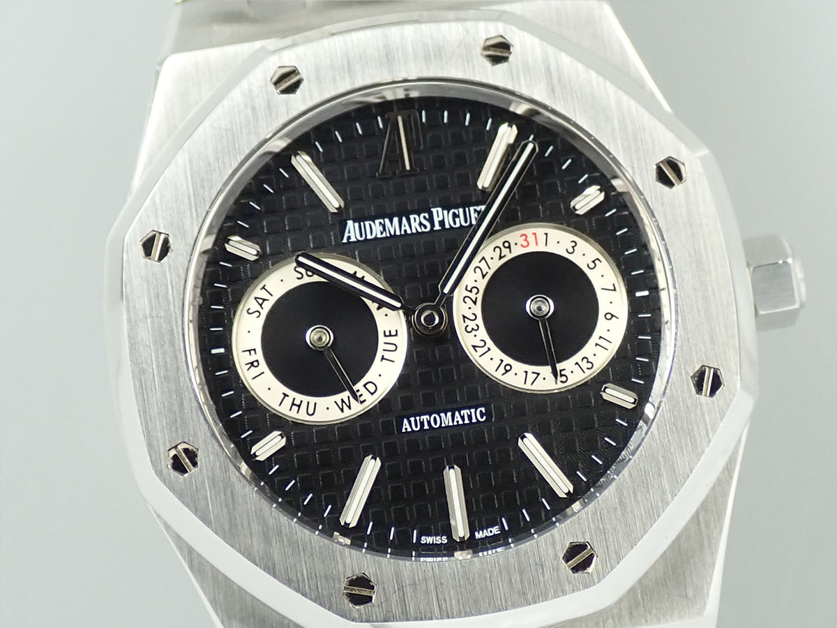 オーデマピゲ ロイヤルオーク デイデイト Ref.26330ST.OO.1220ST.01 ブラック文字盤 中古 MW454FUX