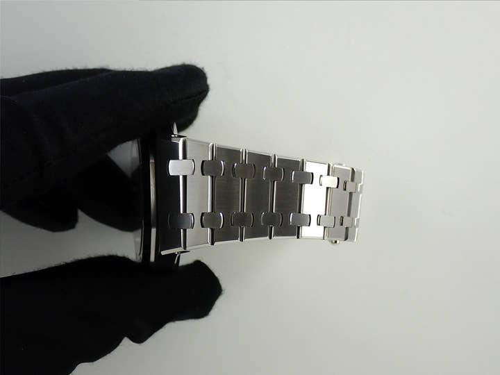 オーデマピゲ ロイヤルオーク Ref.15400ST.OO.1220ST.02 ステンレススチール シルバー文字盤