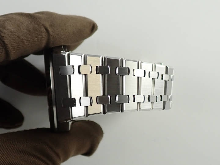 オーデマピゲ ロイヤルオーク Ref.15400ST.OO.1220ST.02 ステンレススチール シルバー文字盤