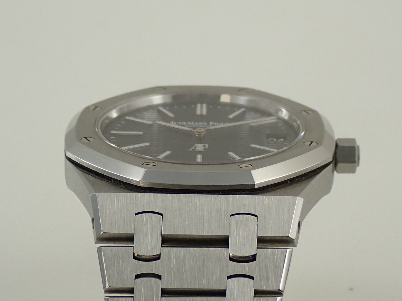 Audemars Piguet Royal Oak Extra-Thin Ref.15202ST.OO.1240ST.01.A Stainless Steel Blue Dial