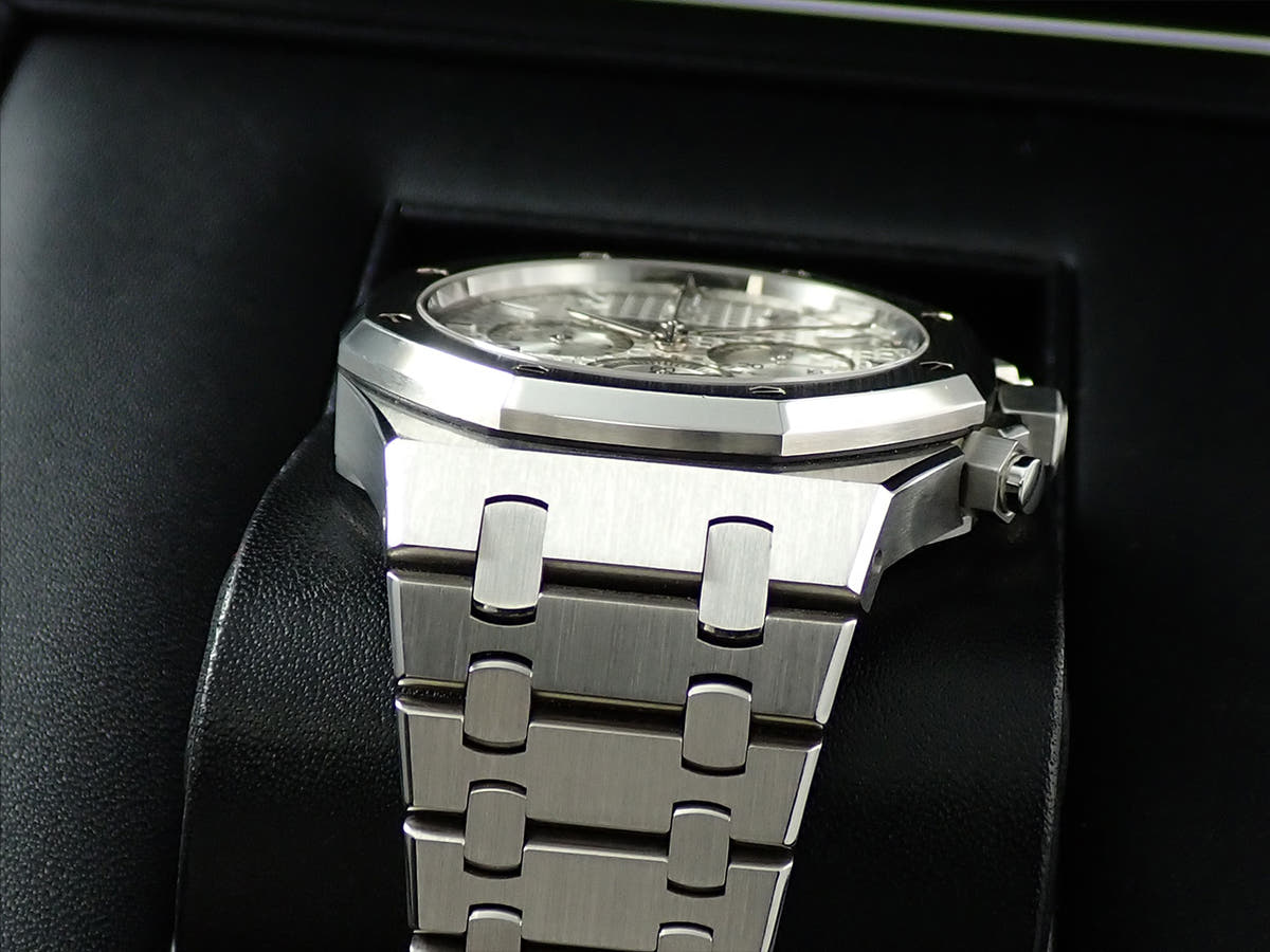 オーデマピゲ ロイヤルオーク クロノグラフ Ref.26320ST.OO.1220ST.02 シルバー文字盤 中古 K6965585