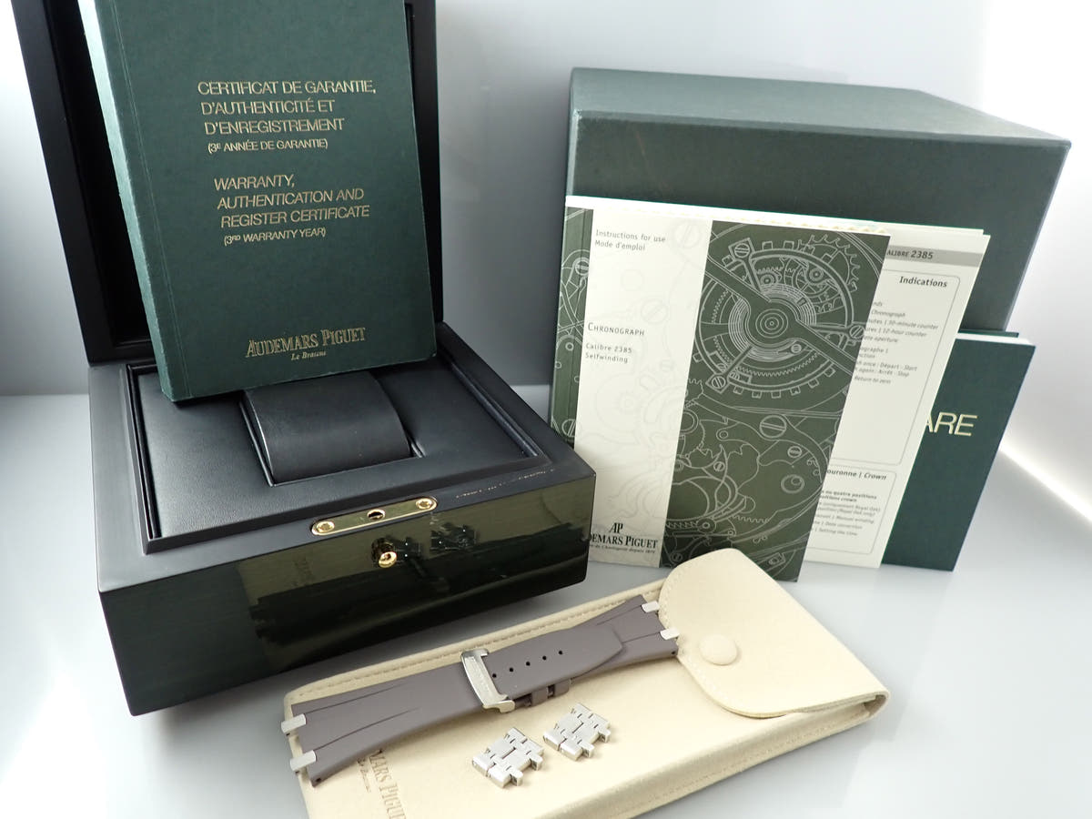 オーデマピゲ ロイヤルオーク クロノグラフ Ref.26320ST.OO.1220ST.02 シルバー文字盤 中古 K6965585