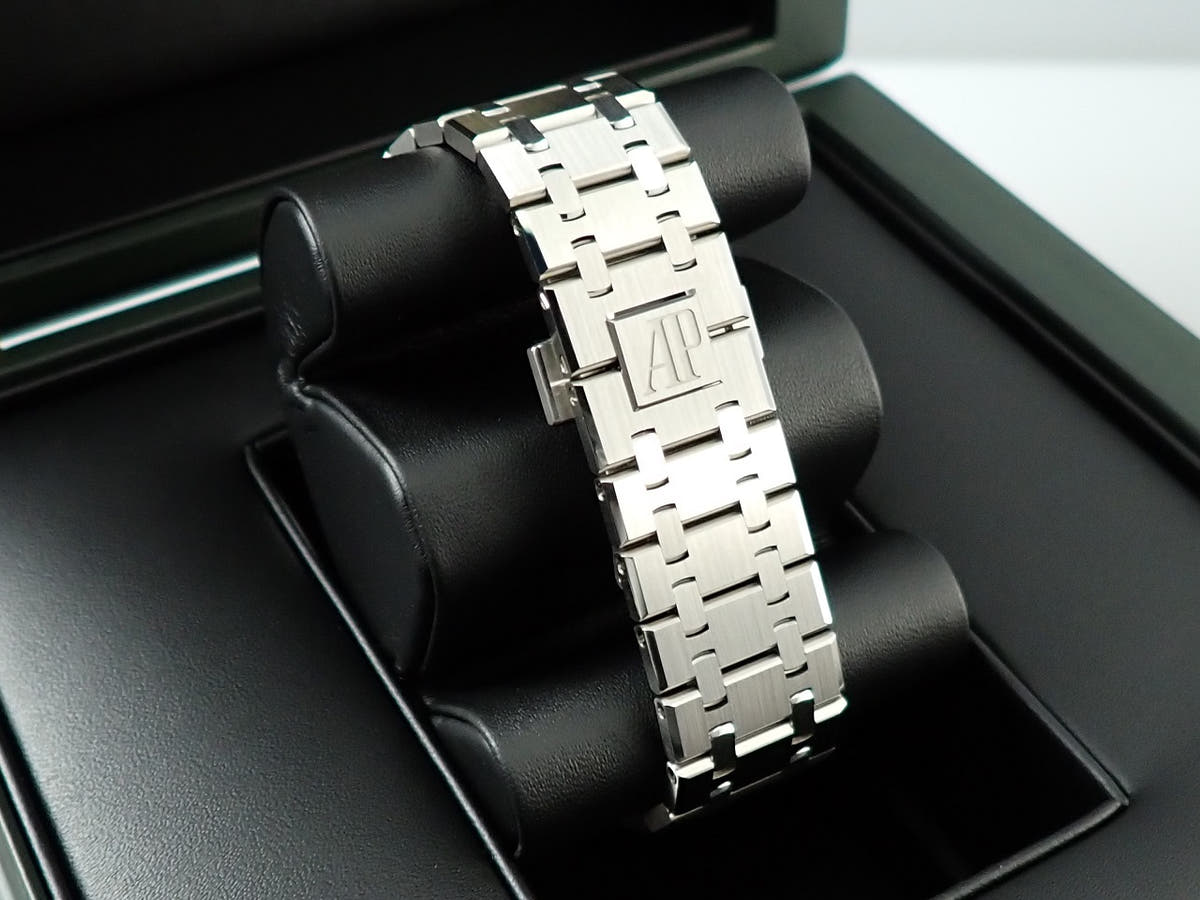 オーデマピゲ ロイヤルオーク クロノグラフ Ref.26240ST.OO.1320ST.07 シルバー文字盤 未使用 6LJM753J